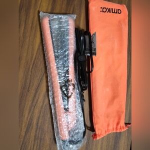 Amika Flat Iron / Straightener
